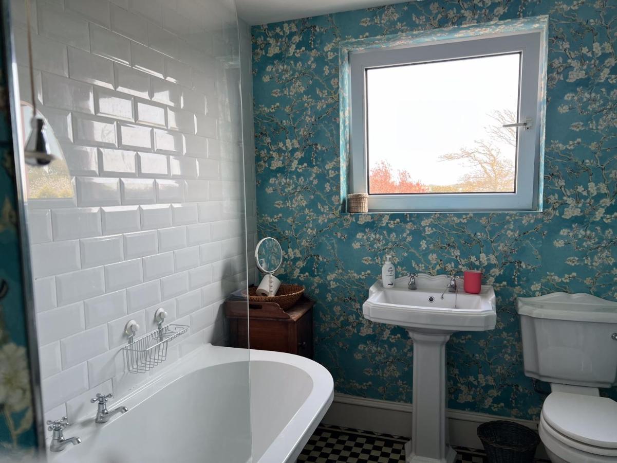 Villa Unique Townhouse With Large Garden Down To The Sea Killough Exterior foto